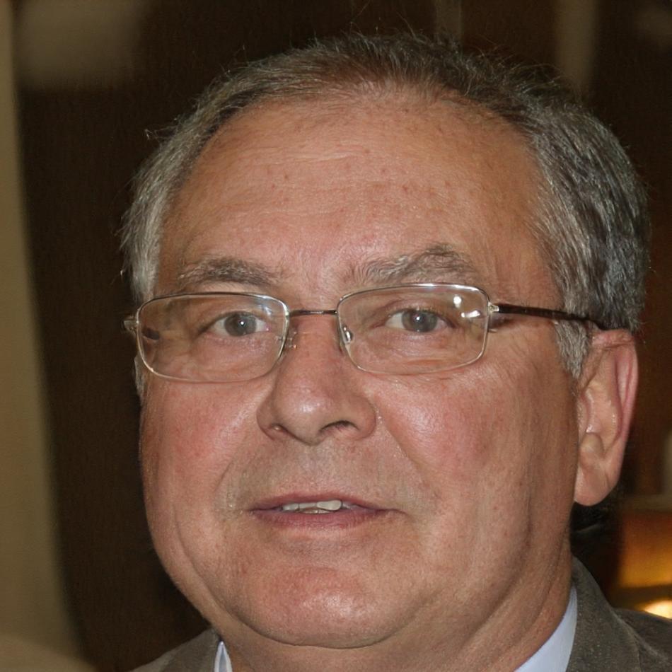 Carlos Martínez, Director Financiero